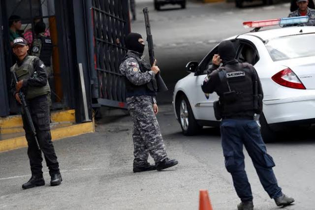 فنزويلا: مسلحون يقتحمون مقر حزب جوايدو في كاراكاس