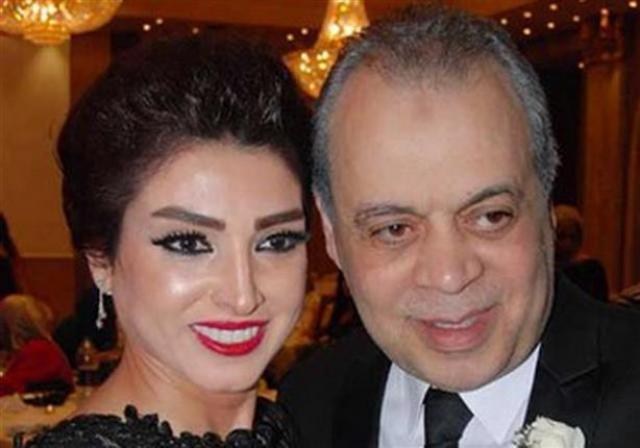 نقيب الممثلين يحضر مهرجان القاهرة السينمائي برفقة زوجته