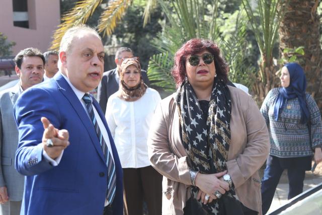 وزير الثقافة وأشرف زكي