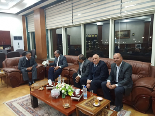 محافظ مطروم يستقبل رئيس مكرز بحوث الصحراء    