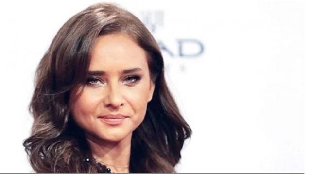 الفنانة نيللي كريم 