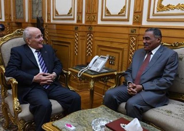 الدكتور محمد سعيد العصار وزير الدولة للإنتاج الحربي يستقبل اللواء خالد شعيب محافظ مطروح