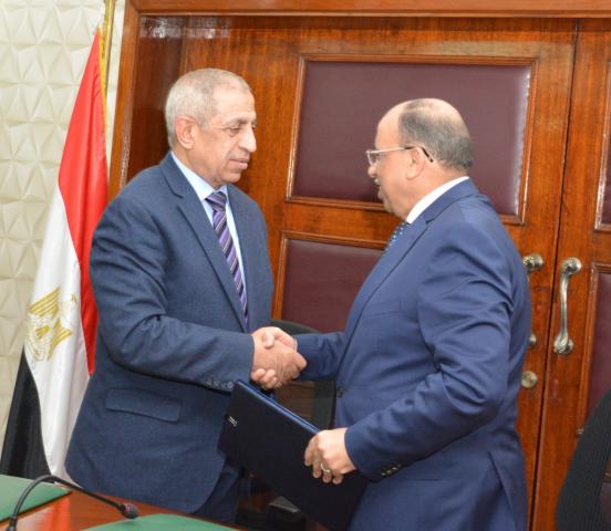 وزير التنمية المحليةورئيس الاكاديمية العربية للعلوم