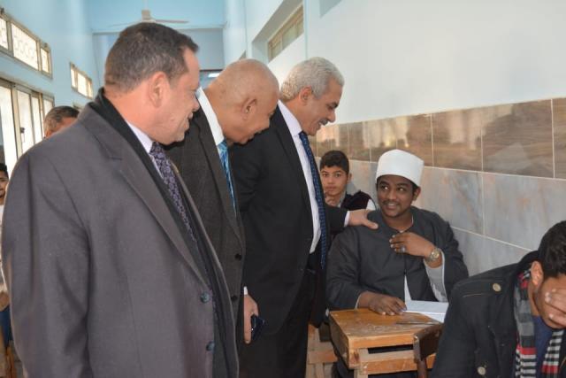 نائب رئيس جامعة الأزهر يتفقد لجان امتحانات الفترة المسائية بكلية اللغة العربية