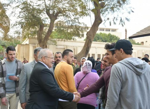 رئيس جامعة القاهرة يتفقد ختام ماراثون امتحانات مائتي ـألف طالب