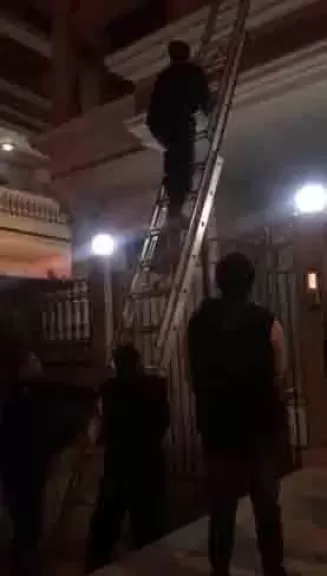 استخراج طفلة على قيد الحياة من أسفل عقار حدائق القبة المنهار بعد 7 ساعات بحث