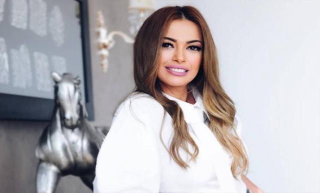 الفنانه داليا مصطفى