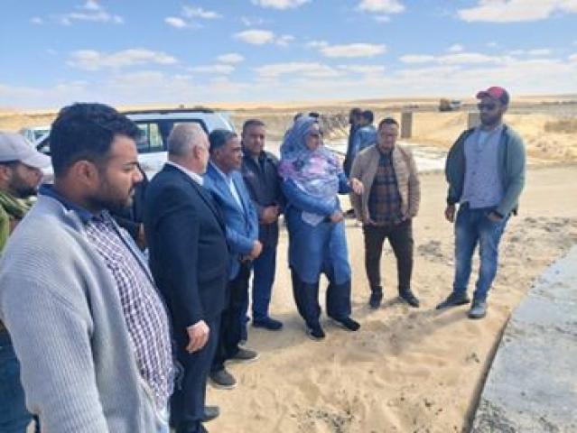 محافظ مطروح يتفقد محطه معالجه الصرف الصحي بسيوة