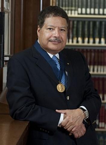 العالم الجليل الراحل احمد زويل