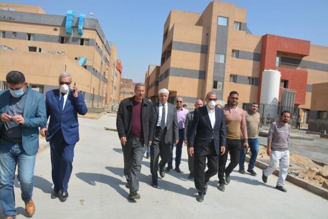 محافظ القليوبية فى زيارة مفاجئة لمستشفى الخانكة المركزى