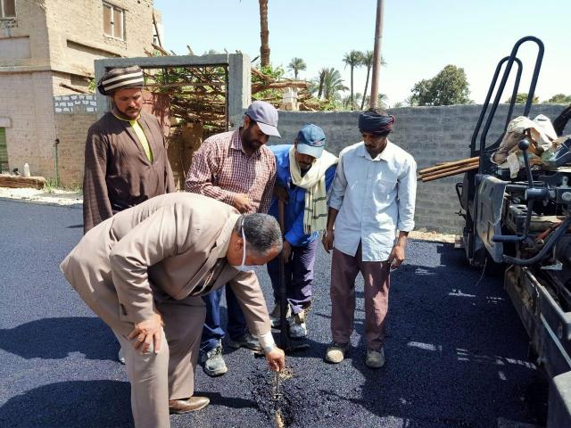 أعمال الرصف بمركز الفتح
