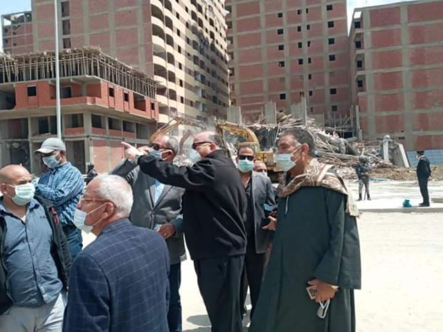جانب من الجولة اللواء خالد عبد العال محافظ القاهرة 