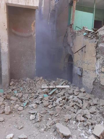 جانب من عقار منهار
