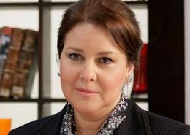 الفنانة دلال عبدالعزيز