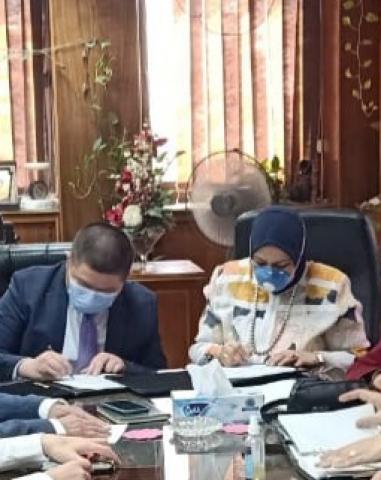 جانب من التوقيع