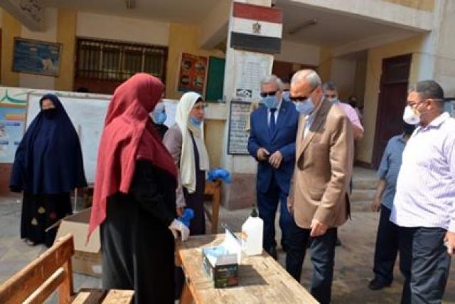 محافظ القليوبية يتفقد لجان امتحانات الثانويه العامه بعدد من اللجان بمدينة بنها