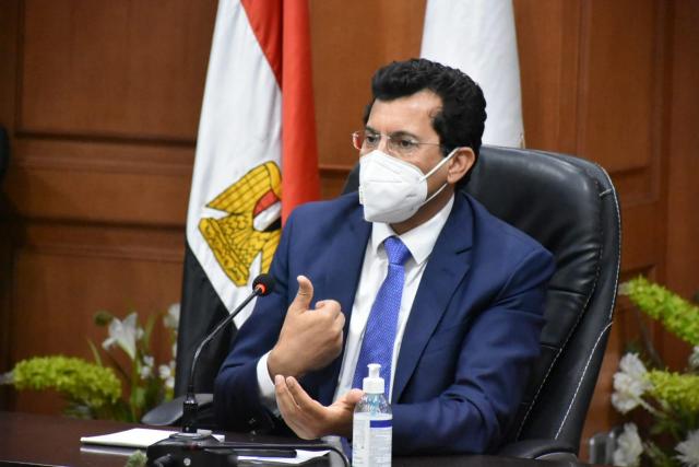 وزير الرياضة يلتقي ببعض أعضاء الاتحاد المصري للدراجات النارية 