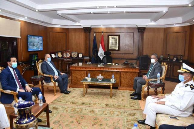 الدكتور أحمد الأنصاري محافظ الفيوم يهنئ مدير الأمن الجديد 