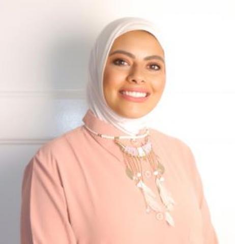 الإعلامية الشابة مرام سنوسي