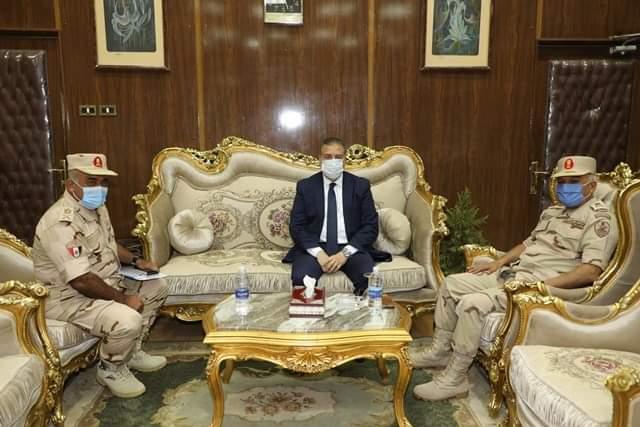 محافظ المنوفية يستقبل  مدير سلاح المدرعات بمكتبه بالديوان العام