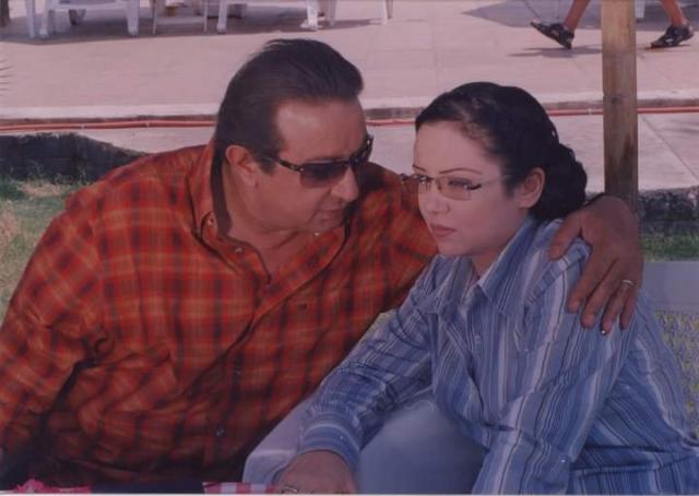 الفنانة ايمان ايوب ومشهد يجمعها مع الفنان نور الشريف