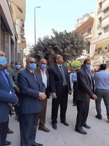 اللواء خالد عبد العال محافظ القاهرة يتابع عقار قصر النيل المنهار