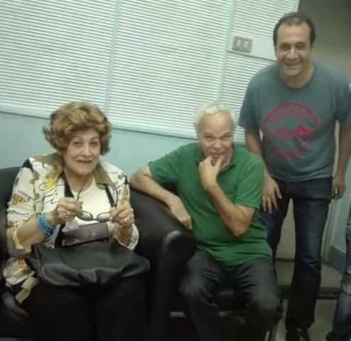 الفنانة عايدة كامل والفنان محمود عامر والمؤلف احمد القصبي اثناء بروفات احد الاعمال الاذاعية