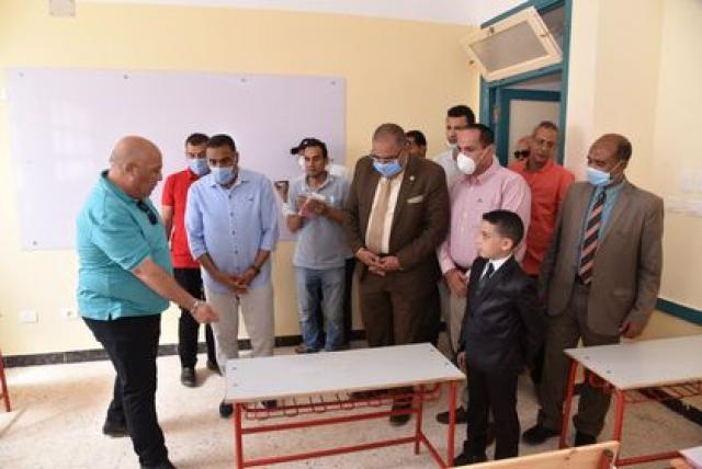 شعيب يتفقد مدارس ابن سينا الرسمية للغات بمطروح