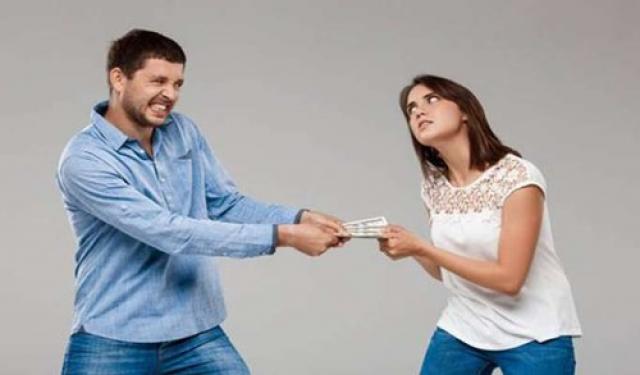 أزمات أسرية بسبب راتب الزوجة المصرية