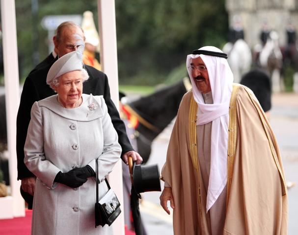 الملكة إليزابيث الثانية والأمير الشيخ صباح الأحمد