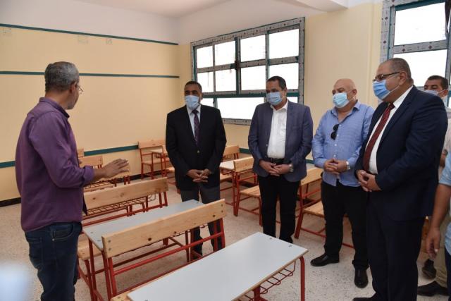 محافظ مطروح يفتتح مدرسه بن سينا