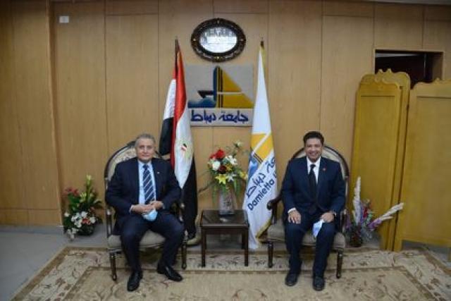 رئيس جامعة دمياط يستقبل سعادة السفير رضا الطايفي