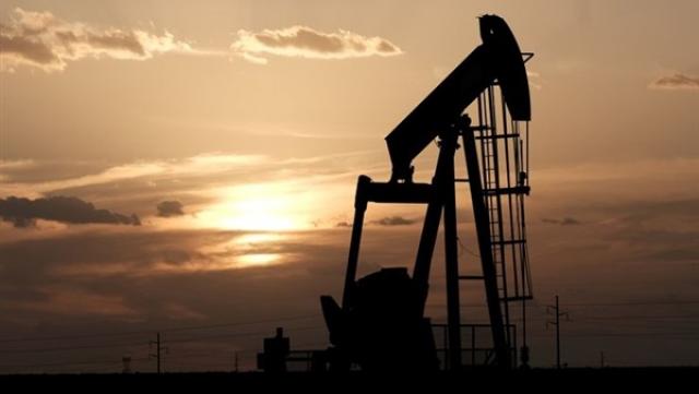 النفط يخسر أكثر من 2% متأثرًا بمخاوف إغلاق ثانٍ في الصين