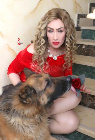 الفنانة ايناس مكي