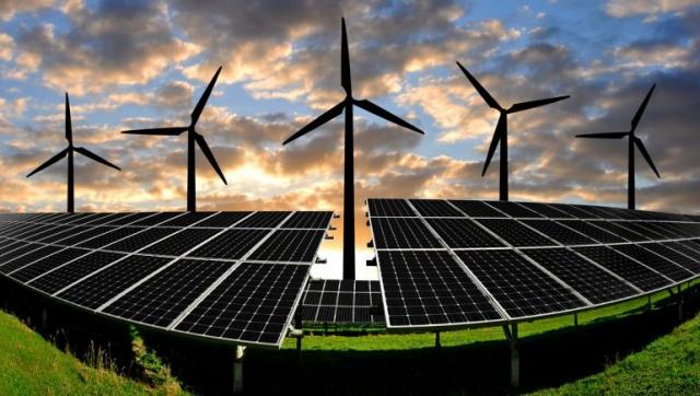كواليس إنشاء 5 محطات لتوليد الكهرباء من الطاقة الشمسية والرياح