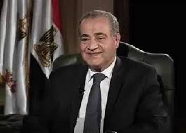 وزير التموين يفتتح أول مكتب للسجل التجاري بالبنوك المصرية