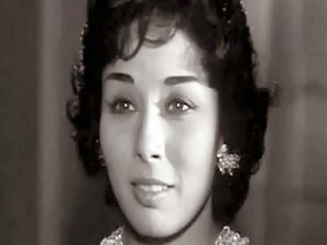 الفنانة القديرة لبني عبدالعزيز