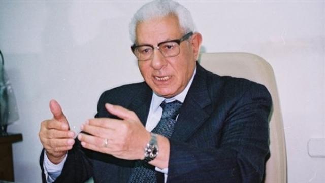 الكاتب الراحل مكرم محمد أحمد