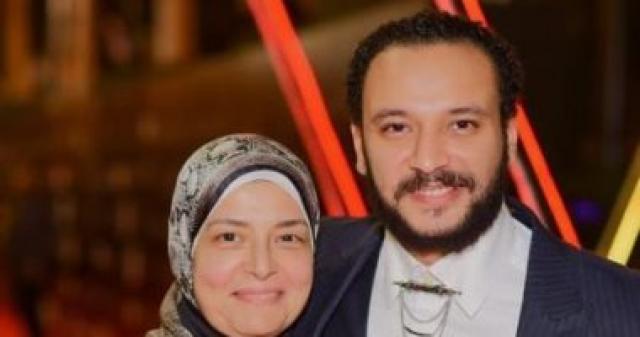 أحمد خالد صالح ووالدته