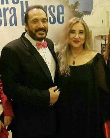 المطرب علي الحجار وزوجته