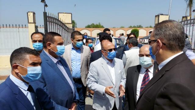 جانب من زيارة الوزير لمجمع المحاكم