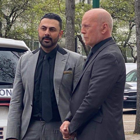 الفنان محمد كريم مع نجم أمريكا بروس ويلز