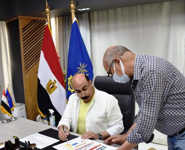 محافظ أسوان