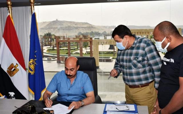 محافظ أسوان