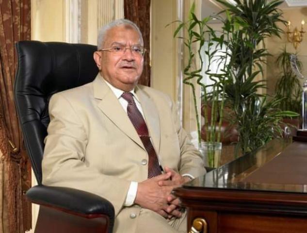 الراحل محمود العربى
