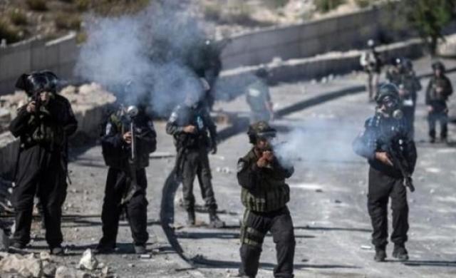 إصابة العشرات جراء مواجهات مع الاحتلال في الخليل
