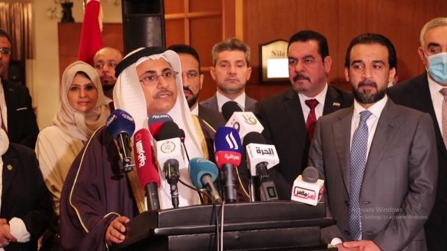 العسومي خلال المؤتمر