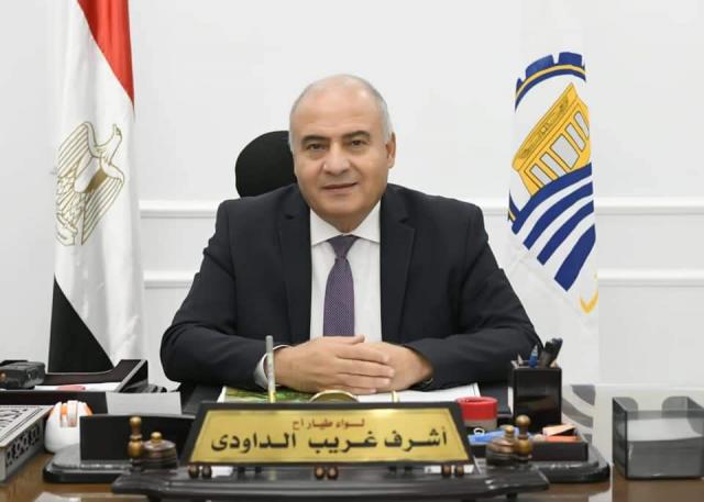 محافظ قنا