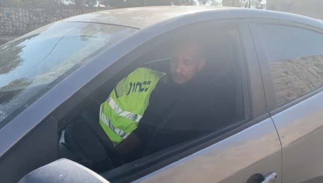 سائق جرافة فلسطيني ينسحب من عمله رفضا لجرف مقبرة بالقدس