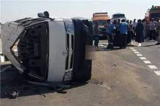 5 مصابين في انقلاب سيارة ميكروباص بالطريق الصحراوي في حلوان